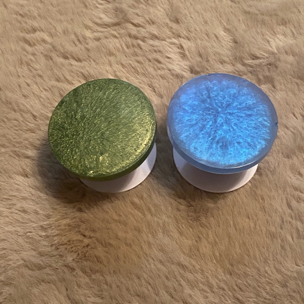 2 blue and green pop sockets
